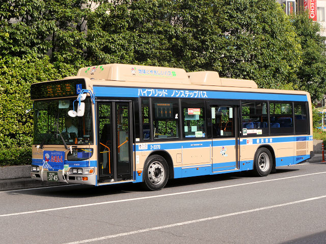 銀色の帯がついた2-3370号車