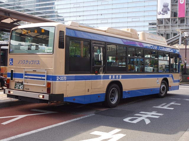 銀色の帯がついた2-3370号車
